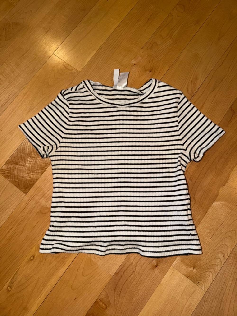 H&M Divided S black and white striped cropped t-shirt